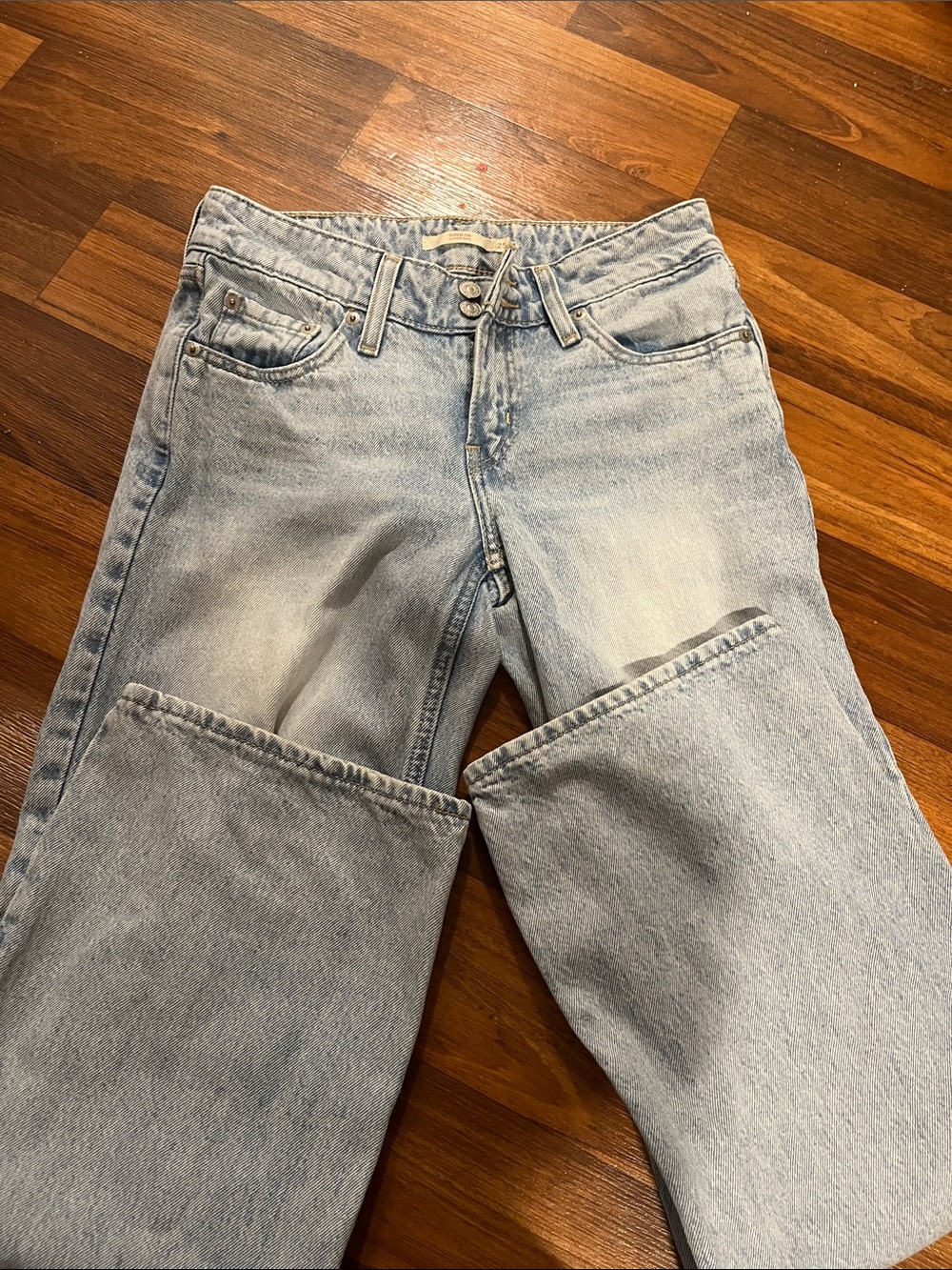 Levi's “superlow” style low rise jeans